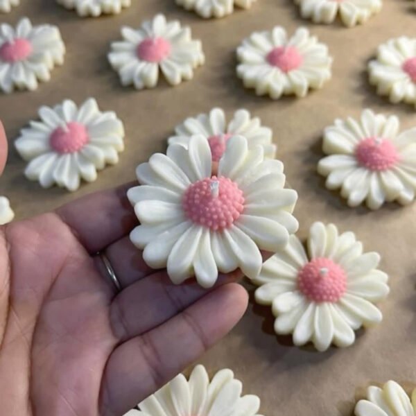 Daisy Candle